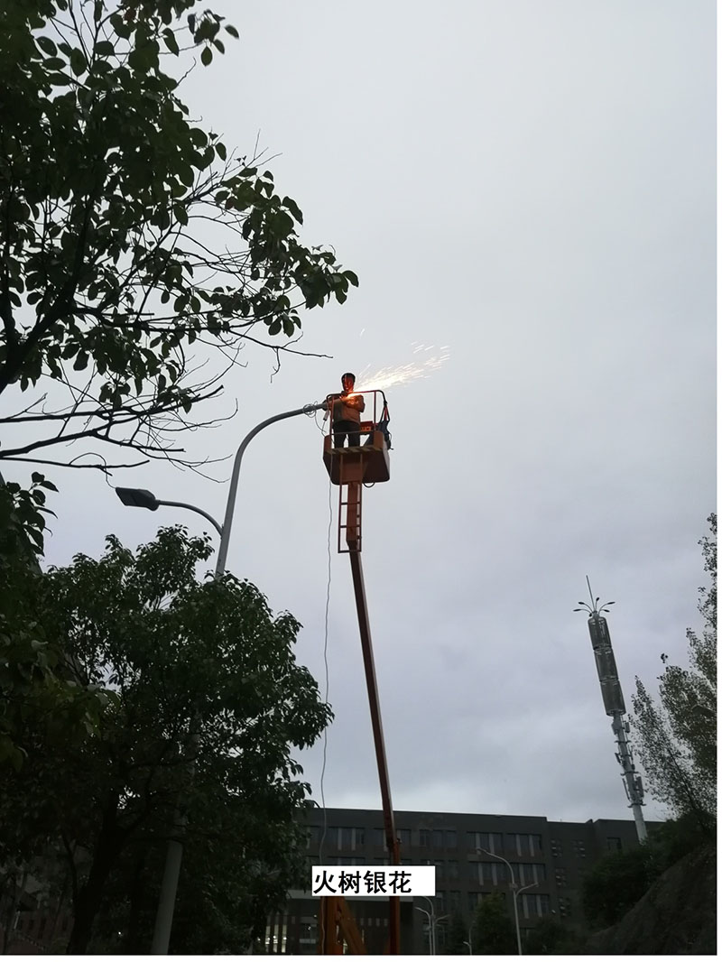 貴州某高校為本校區內600多盞路燈更換LED燈頭及加裝太陽能LORA調光控制模塊,達到了節能和智能控制的目的。(圖7)