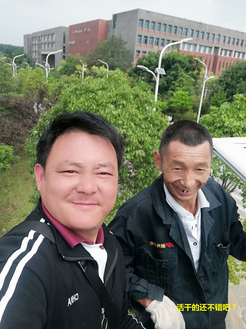 貴州某高校為本校區內600多盞路燈更換LED燈頭及加裝太陽能LORA調光控制模塊,達到了節能和智能控制的目的。(圖10)